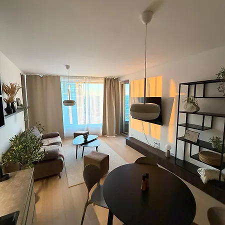 Skypark 24th Lounge *